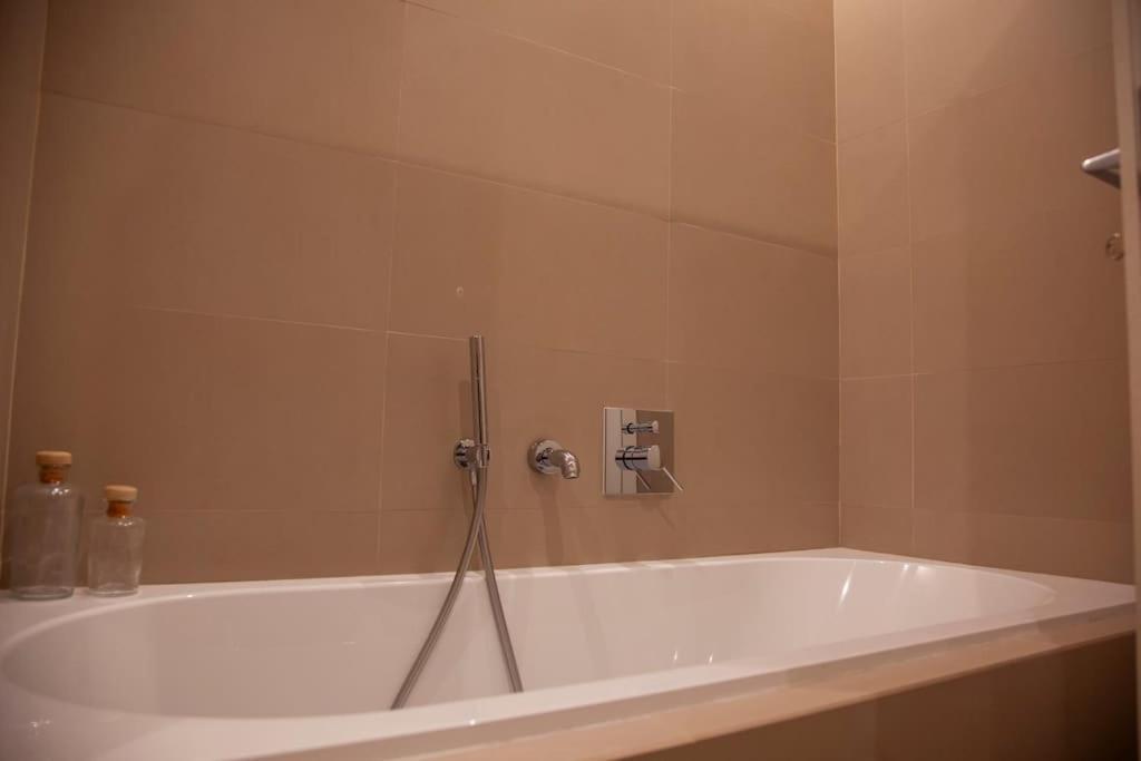 Roma, Gemelli Casa Eleganza, Resort Modernista Екстер'єр фото